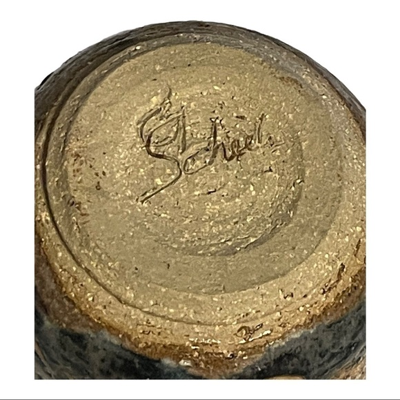 POTTERY mug hand thrown brutalist look combination of glazes artist signed. - Picture 7 of 8